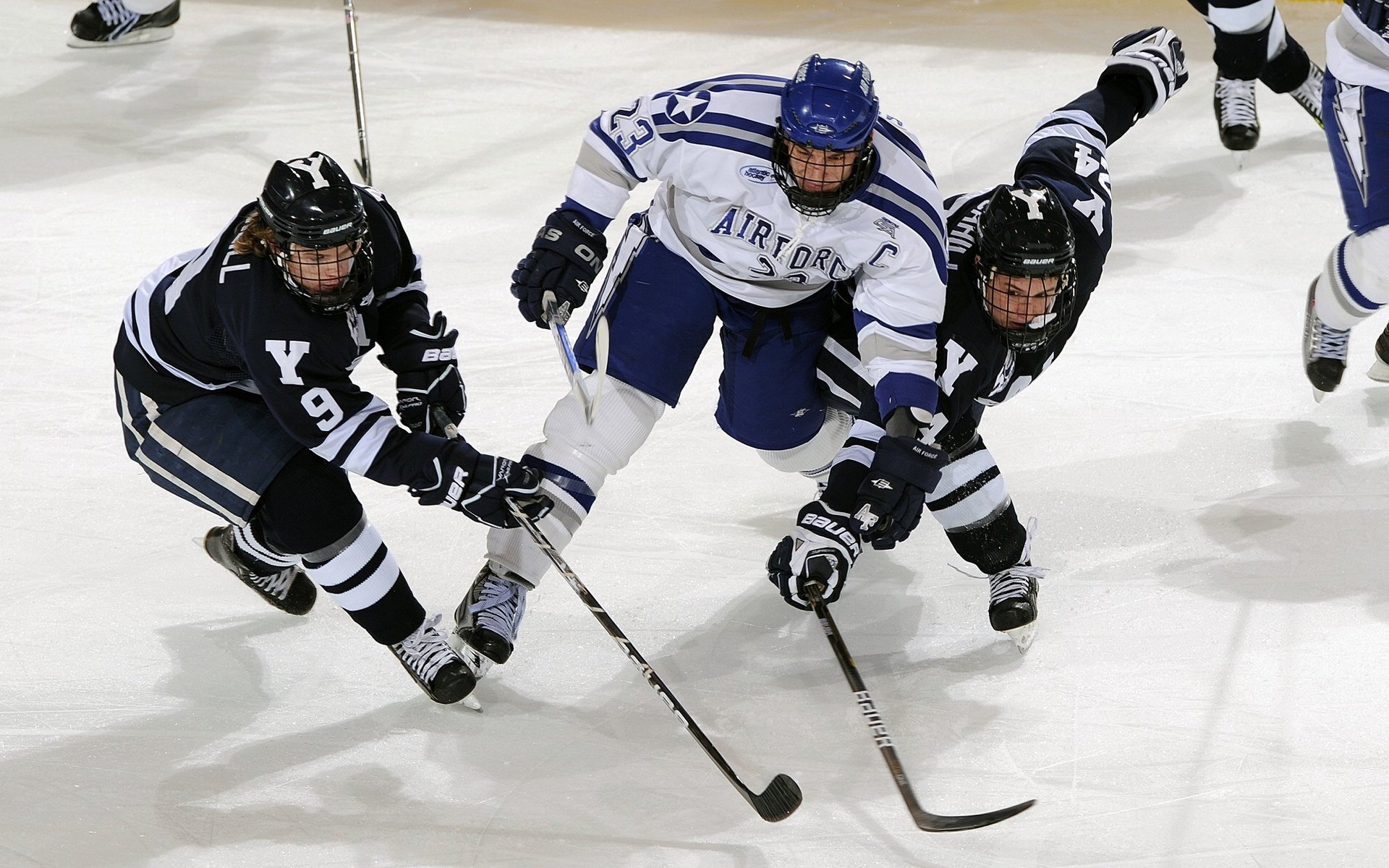 《观众互动新体验：虚拟现实中的沉浸式观赛》，沉浸式虚拟演播室